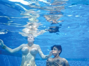 Busty chick Valory Irene and a girlfriend hold the breathe while underwater Ass nude gallery pic #15