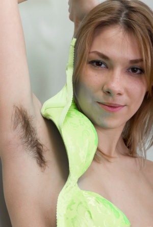 Natural girl Alisia exposes her unshaven pits and bush as she gets naked free pics and video #5