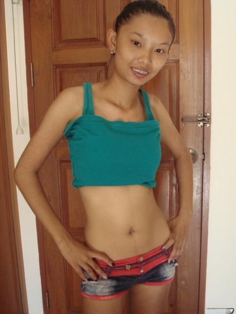 Skinny Thai Porn Girl Tank Top - Asian Shorts Porn Pics & Naked Girls - CoedPictures.com